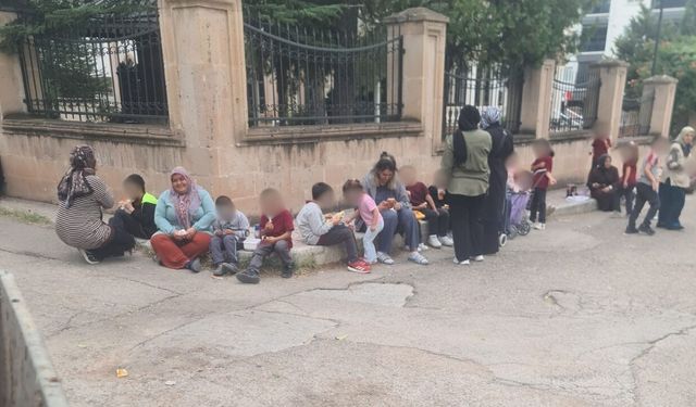 Öğle arasında yapılan uygulamaya veliler tepkili