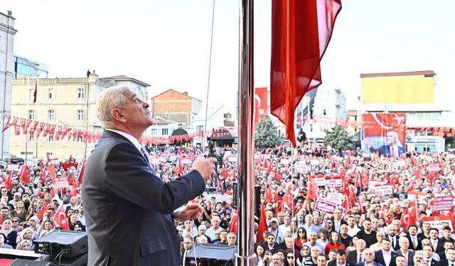 Aksaray meydanı bayrak açtı