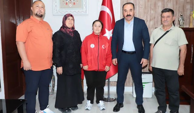 Milli atletten Müdür Yıldız’a ziyaret