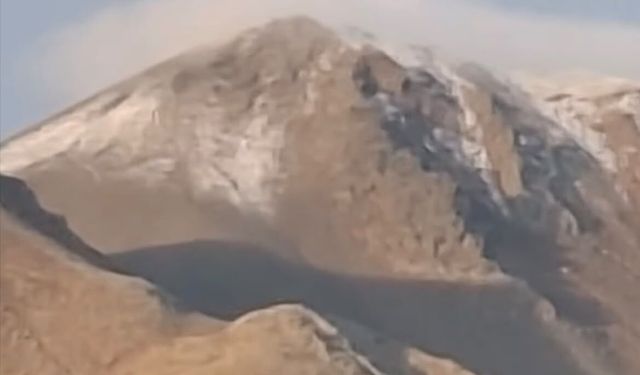 Hasandağı'na Kış Geldi! Zirve Beyaza Büründü