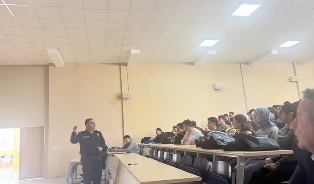 Öğrencilere dijital tehditler anlatıldı