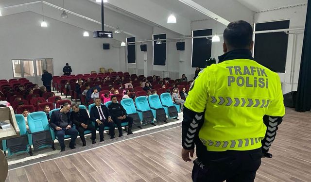 Gülağaç’ta öğrencilere trafik eğitimi
