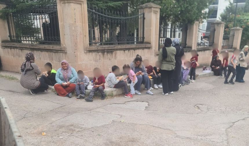 Öğle arasında yapılan uygulamaya veliler tepkili