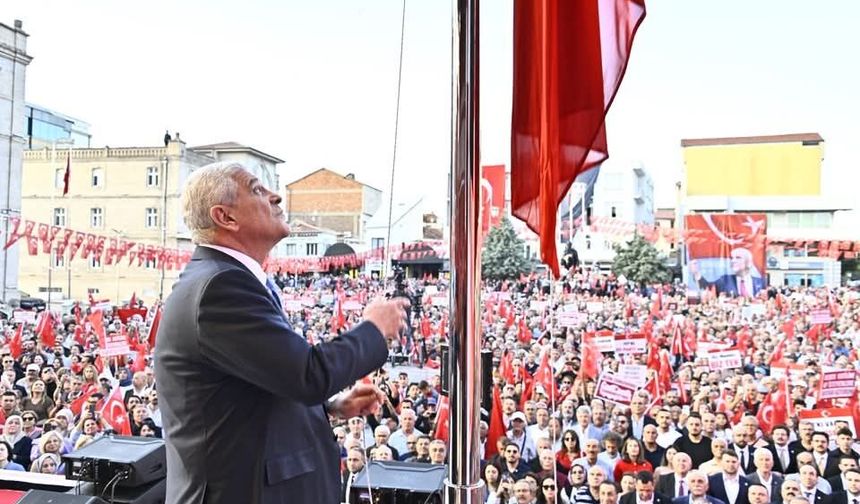 Aksaray meydanı bayrak açtı