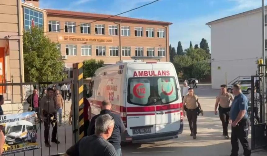 Manisa’da okul önünde silahlı saldırı!