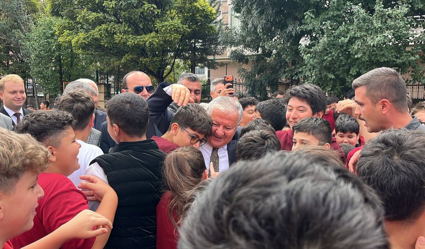 Öğrencilerden Vali Duru’ya sevgi seli