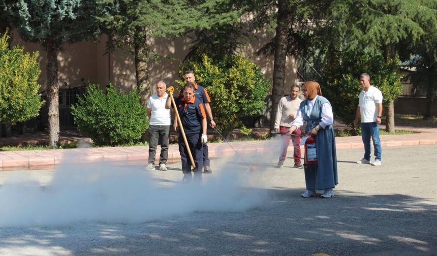 Gerçeğini aratmayan afet ve yangın tatbikatı!