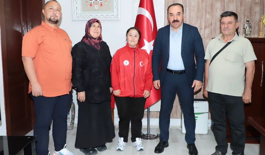 Milli atletten Müdür Yıldız’a ziyaret